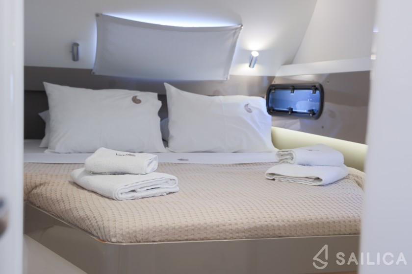 Bali 4.1 - Yacht Charter Sailica