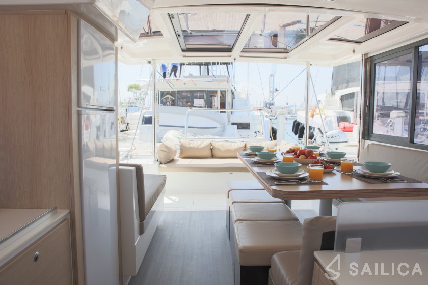 Bali 4.1 - Yacht Charter Sailica