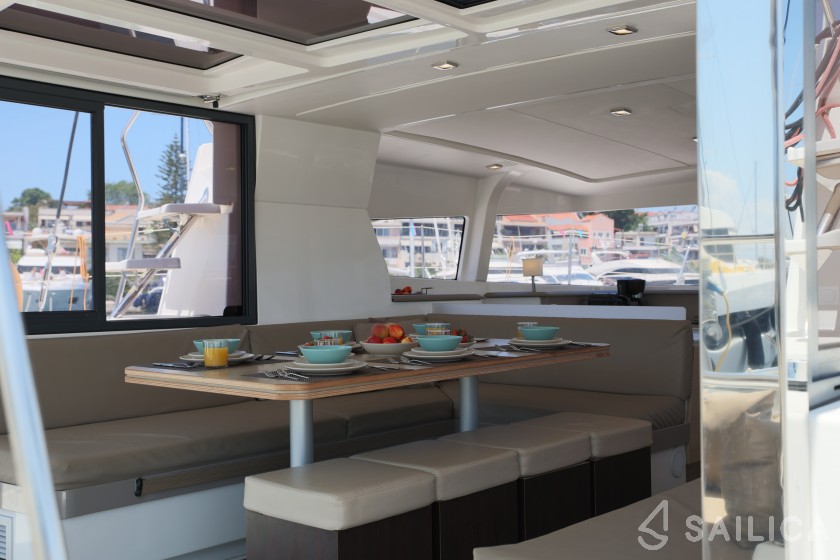 Bali 4.1 - Yacht Charter Sailica