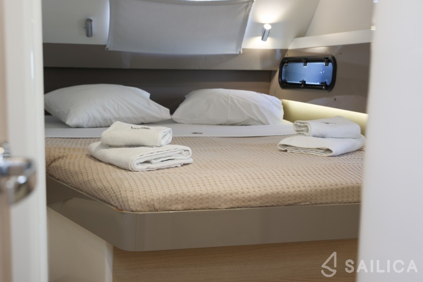 Bali 4.1 - Yacht Charter Sailica