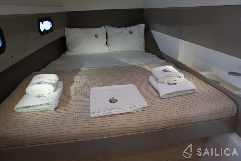 Bali 4.1 - Yacht Charter Sailica