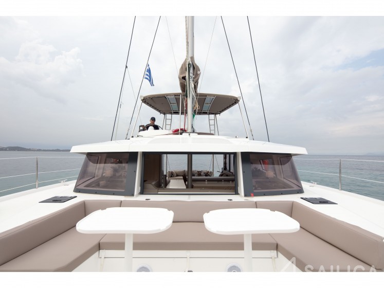 Bali 4.1 - Yacht Charter Sailica