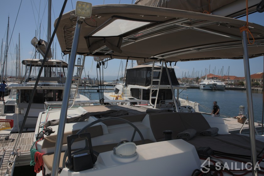 Bali 4.1 - Yacht Charter Sailica