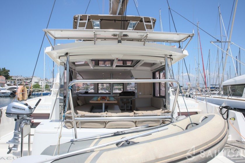 Bali 4.1 - Yacht Charter Sailica