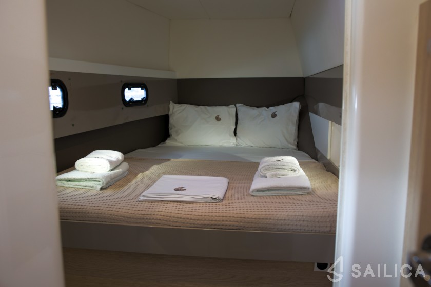 Bali 4.1 - Yacht Charter Sailica