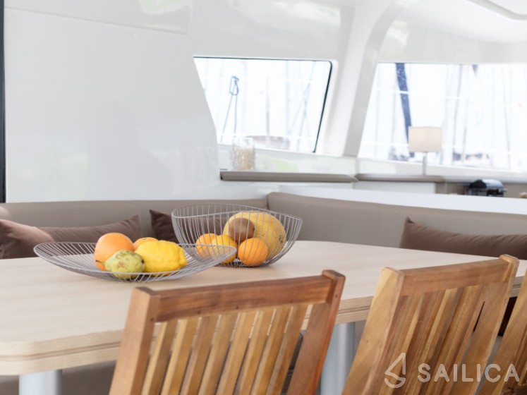 Bali 4.1 - Yacht Charter Sailica