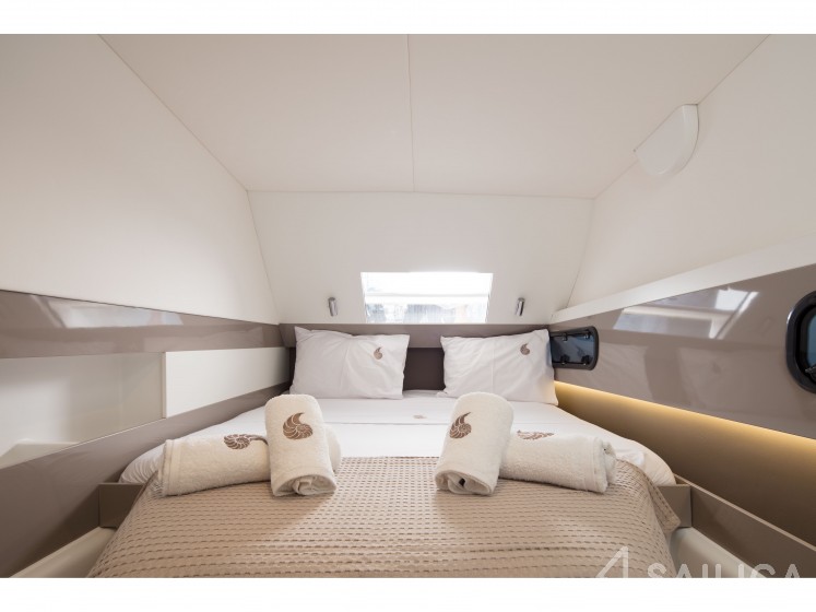 Bali 4.1 - Yacht Charter Sailica