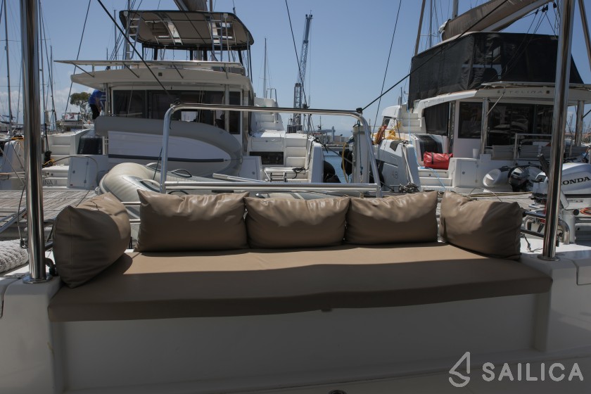 Bali 4.1 - Yacht Charter Sailica