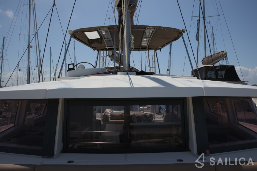 Bali 4.1 - Yacht Charter Sailica