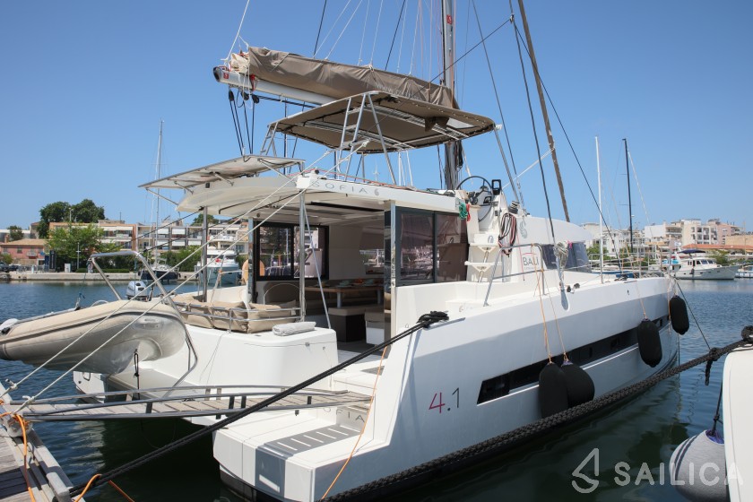 Bali 4.1 - Yacht Charter Sailica