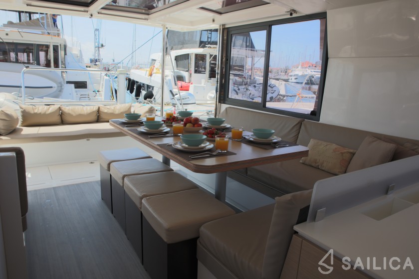 Bali 4.1 - Yacht Charter Sailica