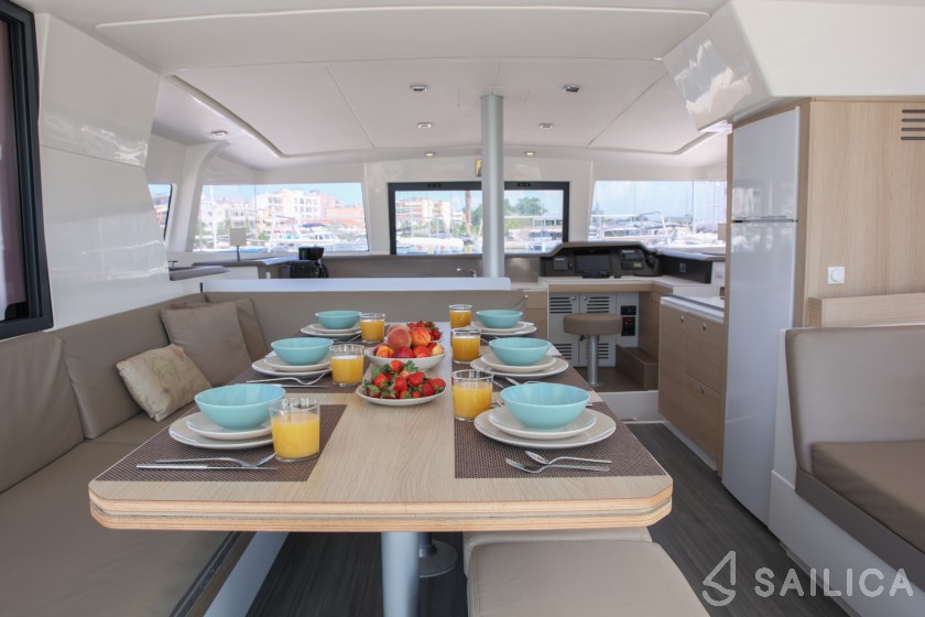 Bali 4.1 - Yacht Charter Sailica