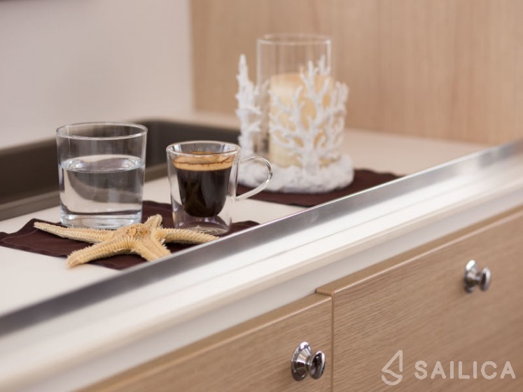 Bali 4.1 - Yacht Charter Sailica