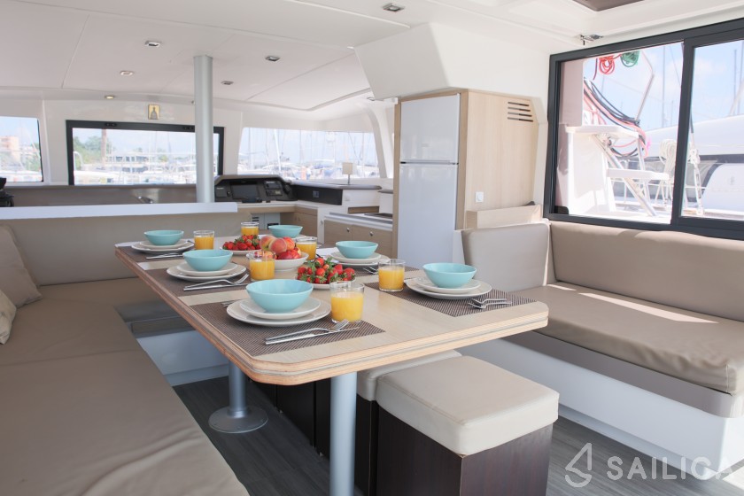 Bali 4.1 - Yacht Charter Sailica