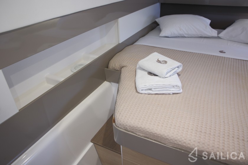Bali 4.1 - Yacht Charter Sailica