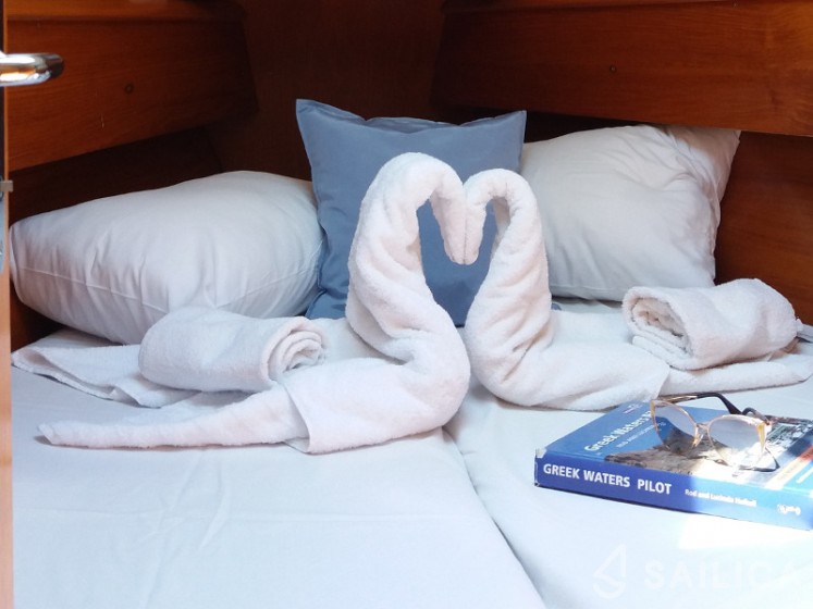 Sun Odyssey 35 - Yacht Charter Sailica