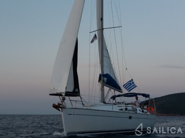 Sun Odyssey 35 - Yacht Charter Sailica