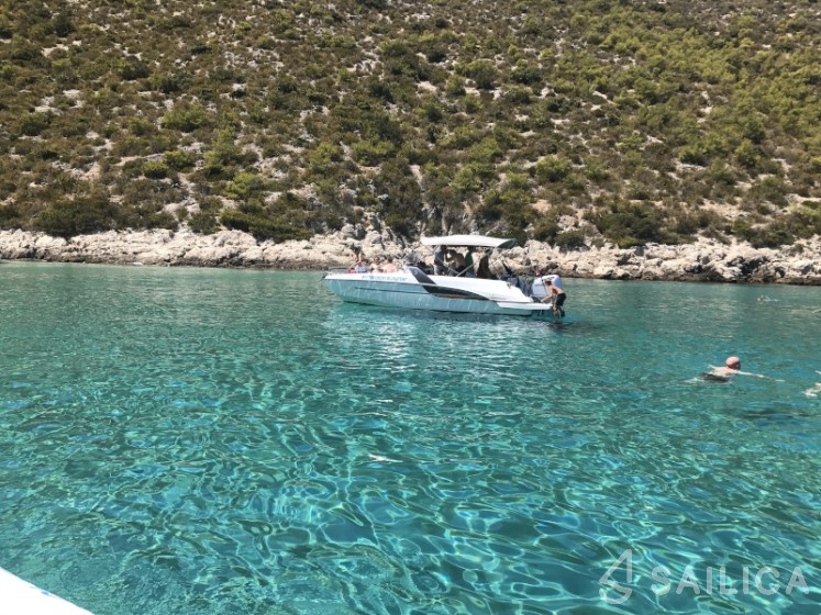 Beneteau Flyer 7.7 SUNdeck - Yacht Charter Sailica