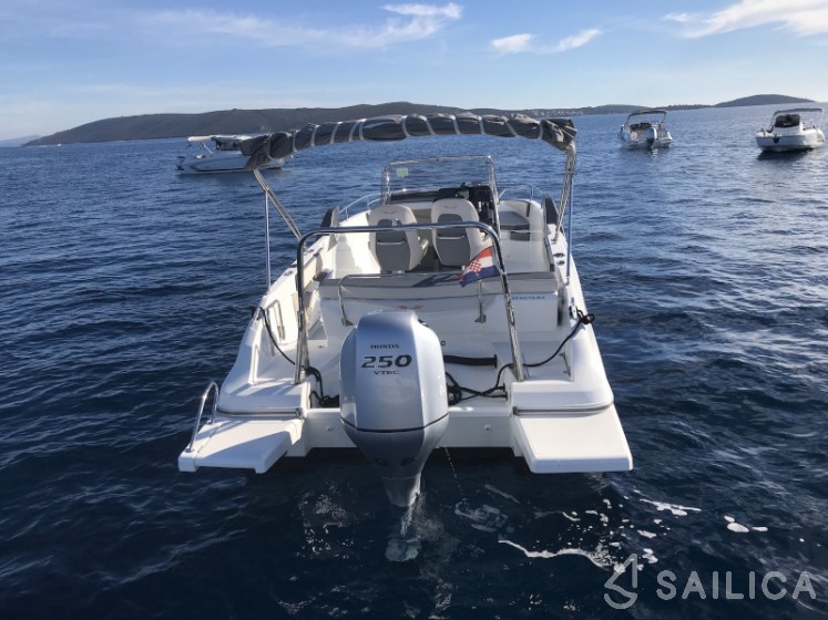 Beneteau Flyer 7.7 SUNdeck - Yacht Charter Sailica