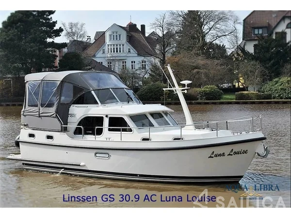 Grand Sturdy 30.9 AC - Yacht Charter Sailica