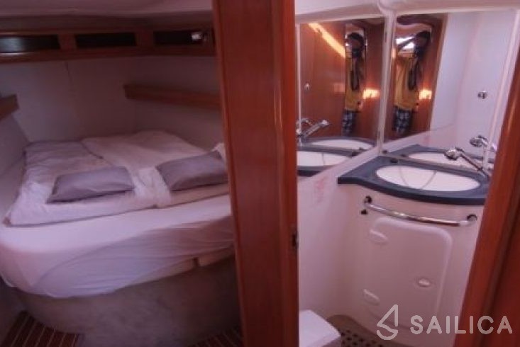 Bavaria 42 Cruiser - Yacht Charter Sailica