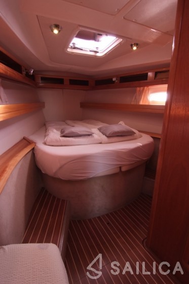 Bavaria 42 Cruiser - Yacht Charter Sailica