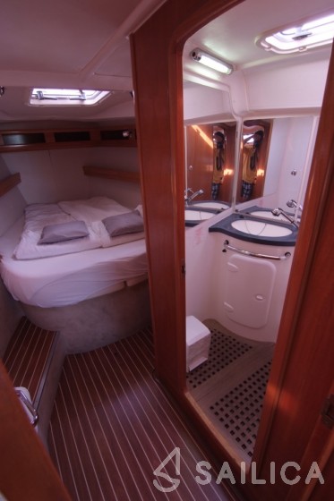 Bavaria 42 Cruiser - Yacht Charter Sailica