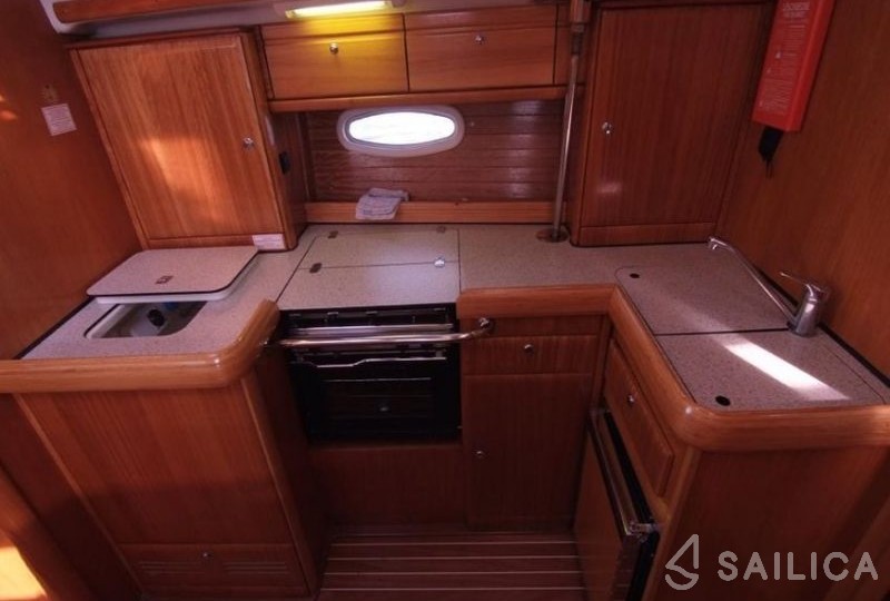 Bavaria 42 Cruiser - Yacht Charter Sailica