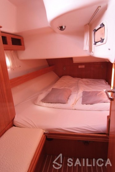 Bavaria 42 Cruiser - Yacht Charter Sailica