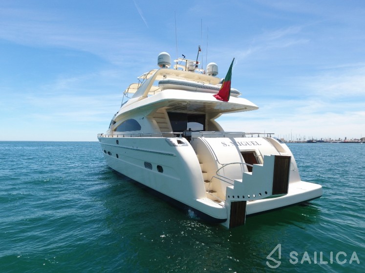 Astondoa 82 GLX - Yacht Charter Sailica