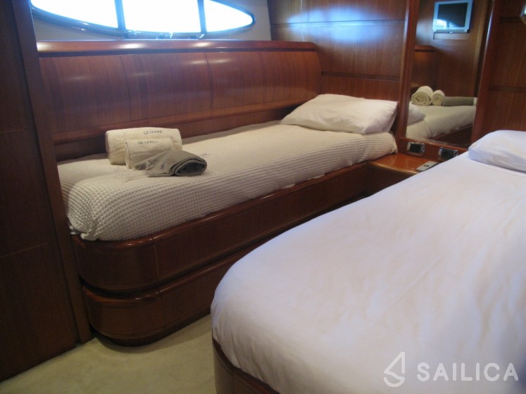 Astondoa 82 GLX - Yacht Charter Sailica