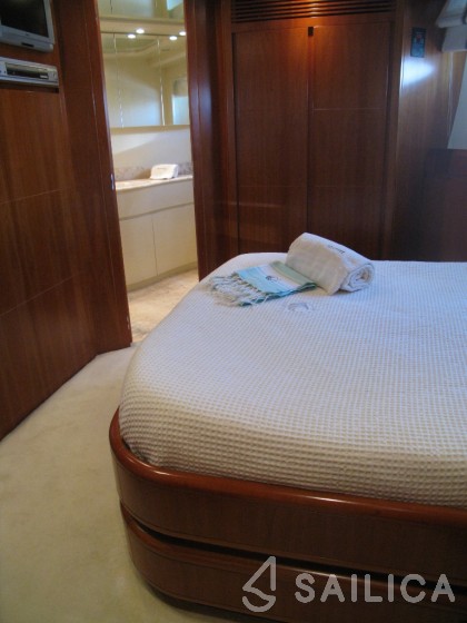 Astondoa 82 GLX - Yacht Charter Sailica
