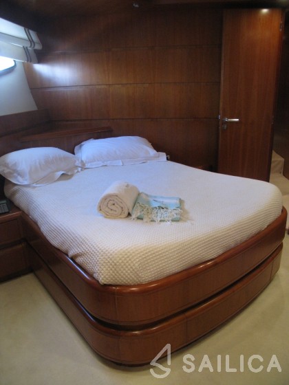 Astondoa 82 GLX - Yacht Charter Sailica
