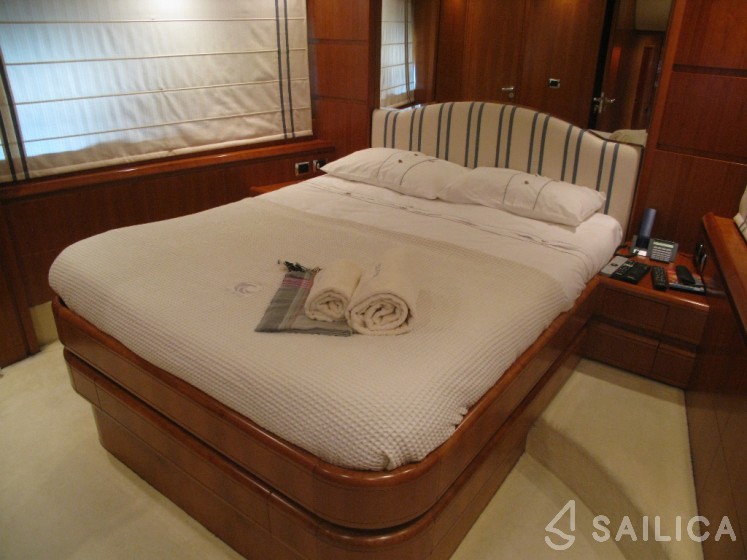 Astondoa 82 GLX - Yacht Charter Sailica