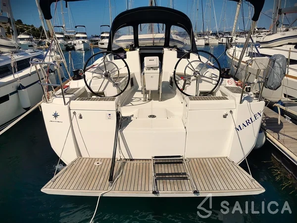 Sun Odyssey 419 - Yacht Charter Sailica