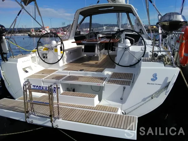 Oceanis 45 - Yacht Charter Sailica