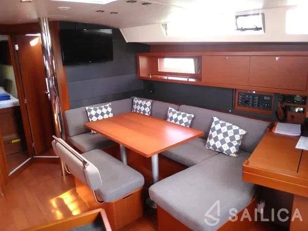 Oceanis 45 - Yacht Charter Sailica
