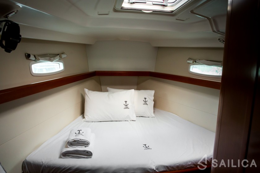 Oceanis 43 - Yacht Charter Sailica