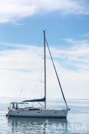 Oceanis 43 - Yacht Charter Sailica