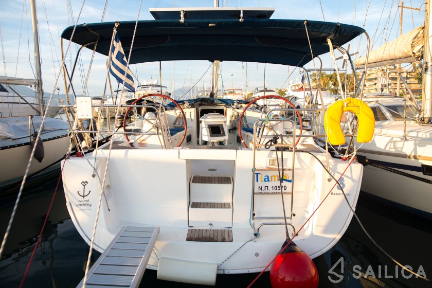 Oceanis 43 - Yacht Charter Sailica