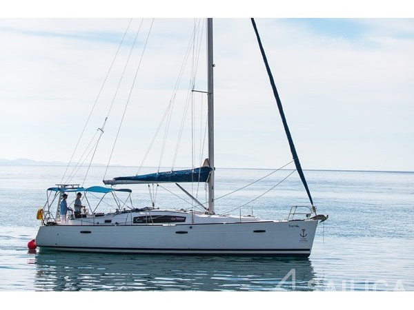 Oceanis 43 - Yacht Charter Sailica