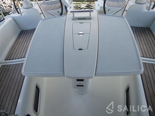 Oceanis 43 - Yacht Charter Sailica