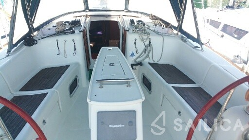 Oceanis 43 - Yacht Charter Sailica