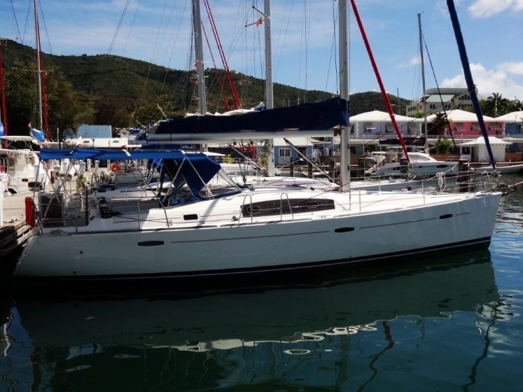 Oceanis 43 - Yacht Charter Sailica