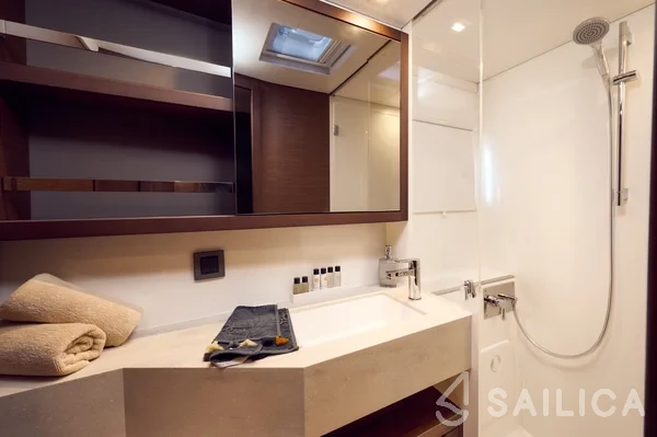 Lagoon 42 - Yacht Charter Sailica