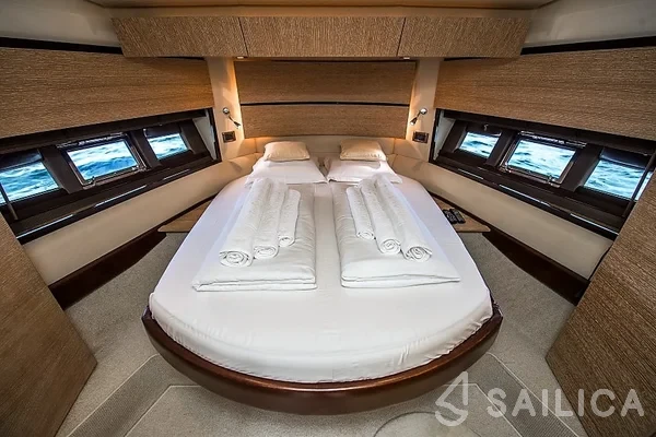 Azimut 47 - Yacht Charter Sailica