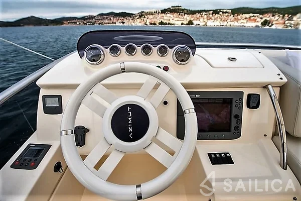 Azimut 47 - Yacht Charter Sailica