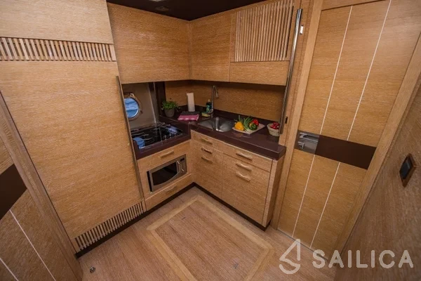 Azimut 47 - Yacht Charter Sailica