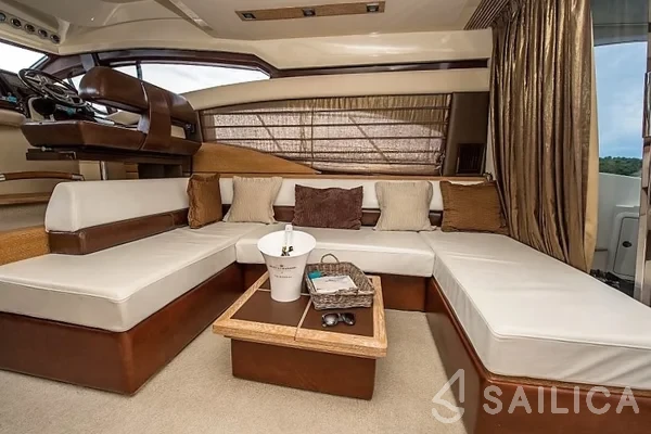 Azimut 47 - Yacht Charter Sailica