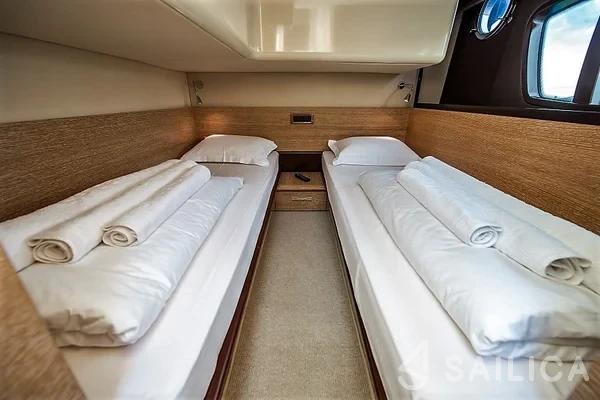 Azimut 47 - Yacht Charter Sailica